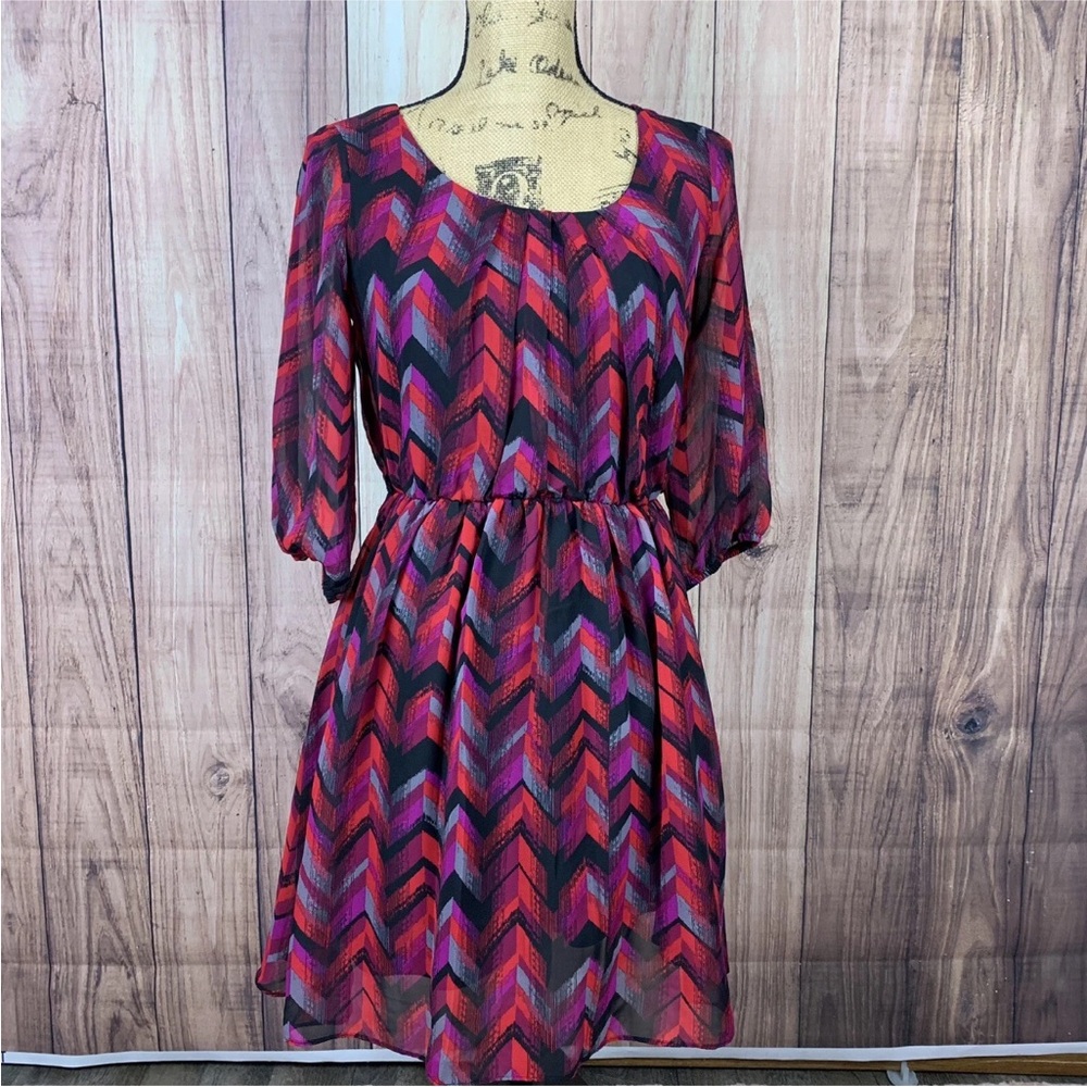 IZ Byer Women’s Size Small Dress Red Purple Gray Black Chevron Print.